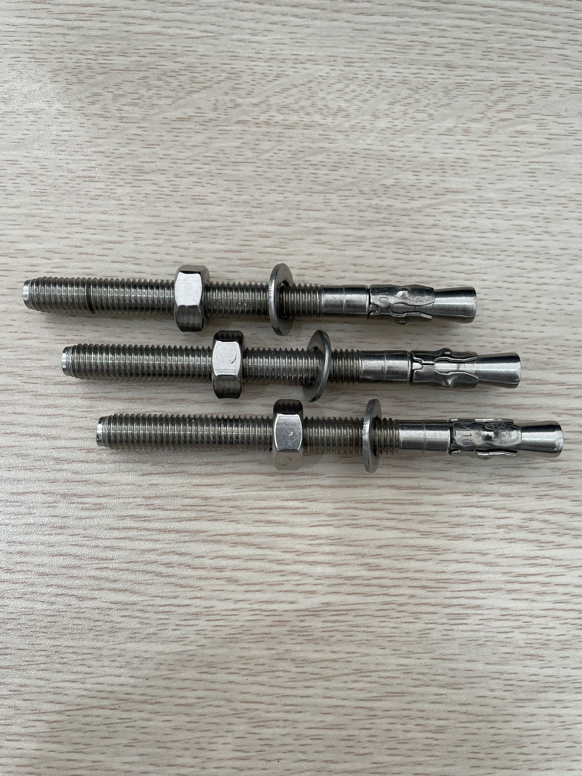 Bu lông nở 3 cánh inox 304, nở 3 cánh inox 304